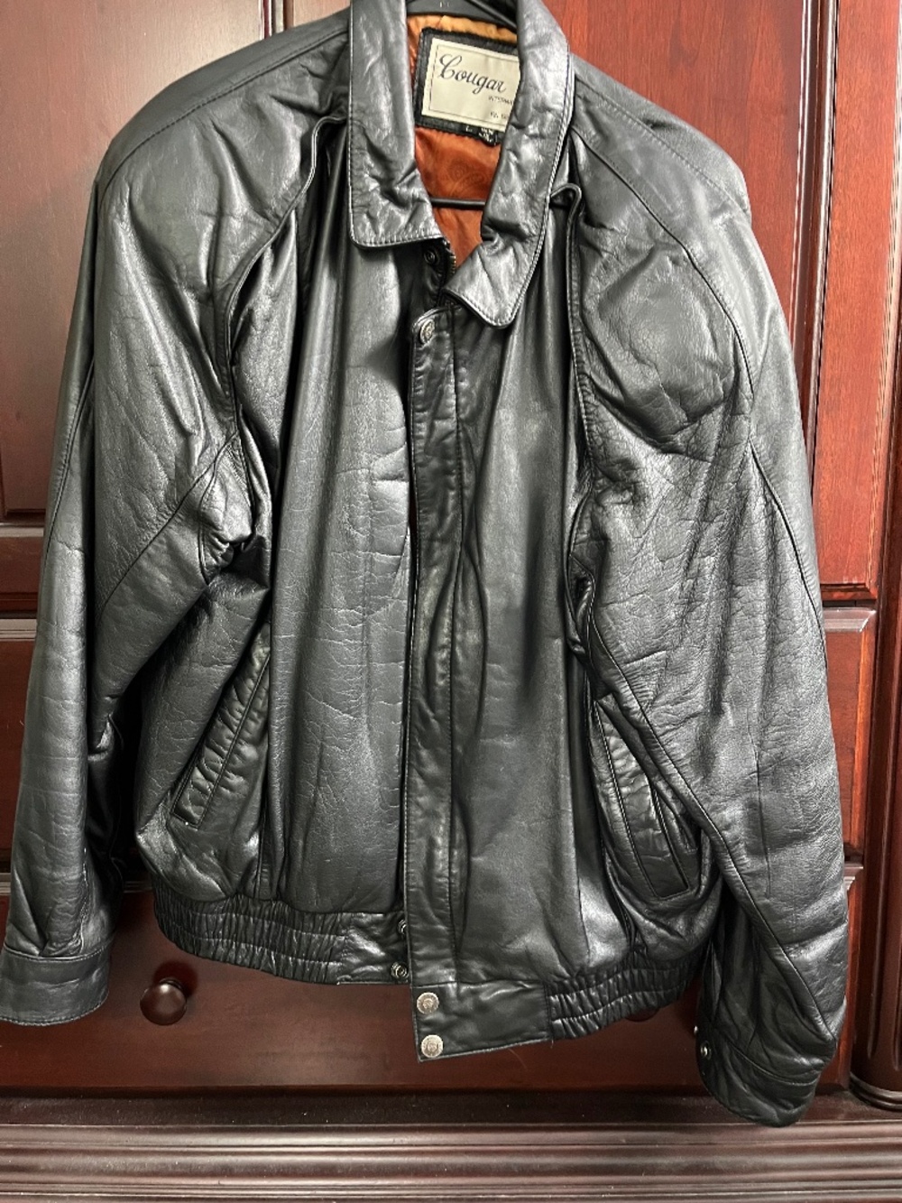 Cougar International Men’s Leather Jacket! Size Large! Great condition!